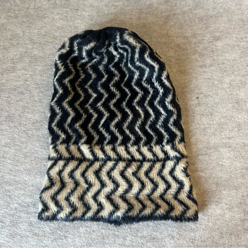 Free People Black and Tan Ziggy fuzzy Beanie - Picture 3 of 8